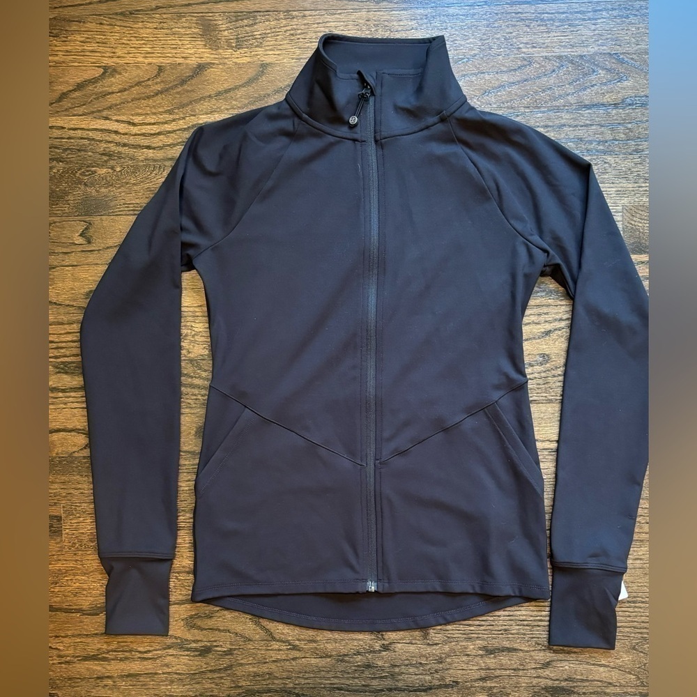 Women’s fitted athletic jacket
